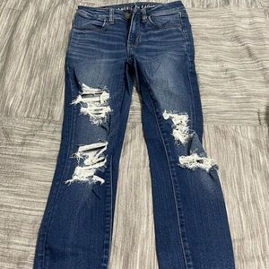 High waisted American Eagle Destructed Jegging